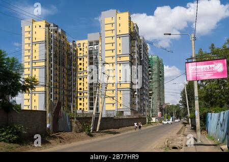 Neu gebaut, Wohnblock, Kindaruma Road, Kilimani, Nairobi, Kenia, Teil des anhaltenden Baubooms in Nairobi. Stockfoto