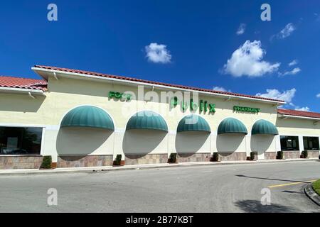 Allgemeine Außenansicht von Publix Supermarket, Freitag, 13. März 2020, in Royal Palm Beach, Florida, USA. (Foto von IOS/Espa-Images) Stockfoto