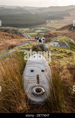 Wenn Sie im Cairnsmore des Fleet National Nature Reserve spazieren, arbeiten Sie an den Clints von Dromore, Rosnes Benches, Galloway, Schottland, Großbritannien Stockfoto