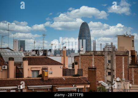 Torre Agbar in Barcelona gegen Sky Stockfoto