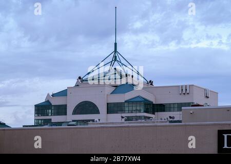 Syracuse, New York - 09. März 2020: Closeup View of Destiny USA Top Glass Dome. Stockfoto