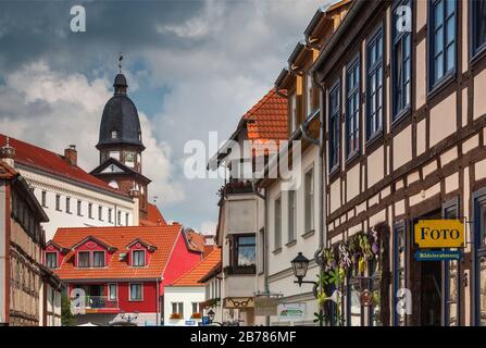 Sankt Marien Kirche von der Grünen Straße in Waren, Mecklenburg-Vorpommern, Deutschland Stockfoto