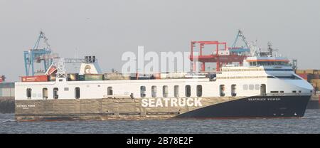 Wirral, Großbritannien Boote auf dem Fluss Mersey Kredit Ian Fairbrother/Alamy Stock Photos Stockfoto