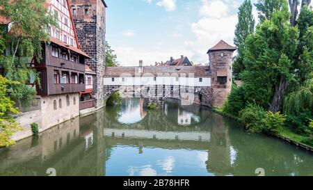 Nürnberg 2019. Hängebrücke, Henker brücke, an der Pegnitz. Wir sind an einem heißen und trüben Sommertag. August 2019 in Nürnberg Stockfoto