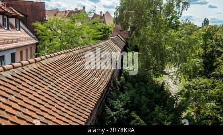 Nürnberg 2019. Stadtmauer oder Spittlertormauer. Wir sind an einem heißen und trüben Sommertag. August 2019 in Nürnberg Stockfoto