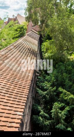 Nürnberg 2019. Stadtmauer oder Spittlertormauer. Wir sind an einem heißen und trüben Sommertag. August 2019 in Nürnberg Stockfoto