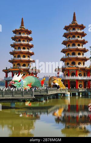 Dragon- und Tiger-Pagoden-Tempel an den Lotusteichen, Kaohsiung, Taiwan Stockfoto