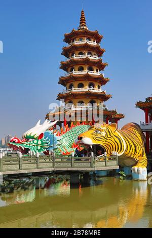 Dragon- und Tiger-Pagoden-Tempel an den Lotusteichen, Kaohsiung, Taiwan Stockfoto