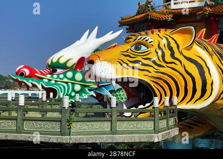 Dragon- und Tiger-Pagoden-Tempel an den Lotusteichen, Kaohsiung, Taiwan Stockfoto