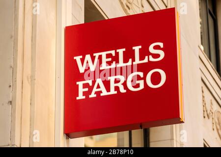 Das amerikanische multinationale Finanzdienstleistungsunternehmen Wells Fargo Logo. Stockfoto