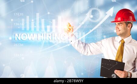 Junger Geschäftsmann mit Helmzeichnung, JETZT MIT Aufschrift, modernes Business-Technologie-Konzept Stockfoto