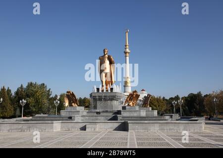 Turkmenistan Ashgabat: Denkmal der Unabhängigkeit Stockfoto