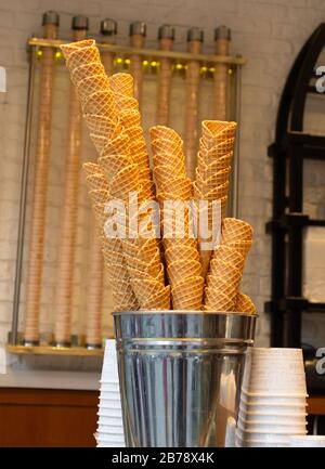 Leere Waffel Eistüten in der Ansicht Stockfoto