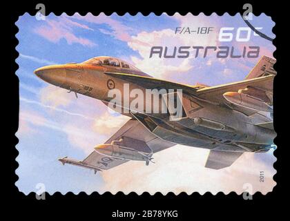 AUSTRALIEN - CIRCA 2011: Eine in AUSTRALIEN gedruckte Briefmarke zeigt das Flugzeug F 18, Royal Australian Air Forces, ca. 2011 Stockfoto