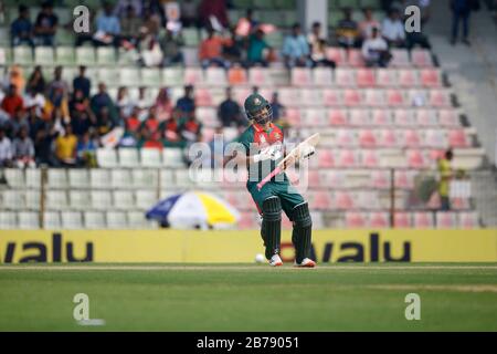 Der bangladeschische Eröffnungstreffer Tamim Iqbal Khan bats gegen Simbabwe im 3. Und letzten ODI-Match dreier Match-Serien bei SICS, Sylhet, Bangladesch Stockfoto