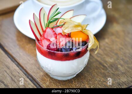 Panna Cotta, gekochte Creme oder italienischer Pudding Stockfoto