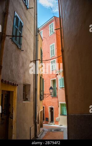 Die typischen Gassen von vieux Menton Stockfoto