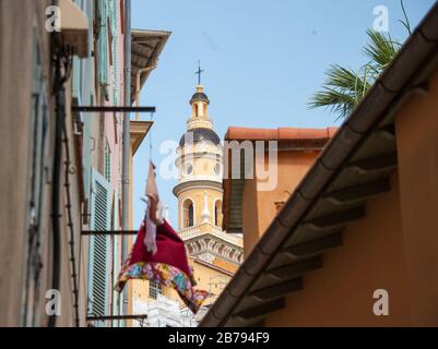 Die typischen Gassen von vieux Menton Stockfoto