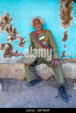 Äthiopischer Veteran aus dem italo-äthiopischen Krieg in Armeeuniform, Region Addis Abeba, Addis Abeba, Äthiopien Stockfoto