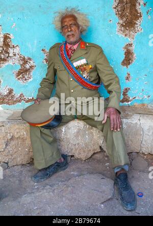 Äthiopischer Veteran aus dem italo-äthiopischen Krieg in Armeeuniform, Region Addis Abeba, Addis Abeba, Äthiopien Stockfoto