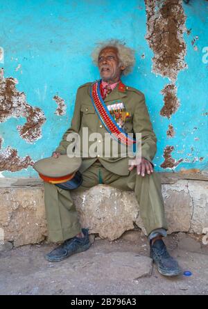 Äthiopischer Veteran aus dem italo-äthiopischen Krieg in Armeeuniform, Region Addis Abeba, Addis Abeba, Äthiopien Stockfoto