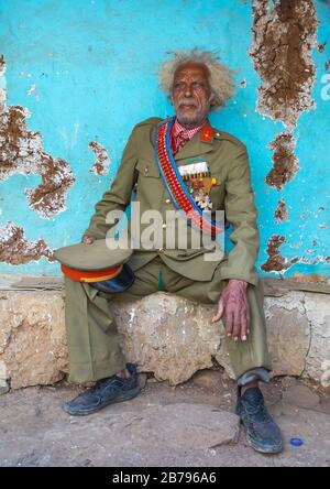 Äthiopischer Veteran aus dem italo-äthiopischen Krieg in Armeeuniform, Region Addis Abeba, Addis Abeba, Äthiopien Stockfoto