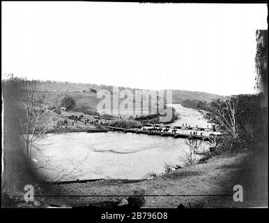 Germanna Ford, Rapidan River, Virginia Artillerie über Ponton-Brücken Stockfoto