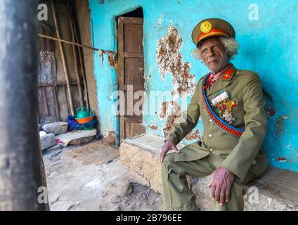 Äthiopischer Veteran aus dem italo-äthiopischen Krieg in Armeeuniform, Region Addis Abeba, Addis Abeba, Äthiopien Stockfoto