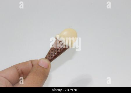 Ein Bild von Schokolade mit weißem Hintergrund Stockfoto