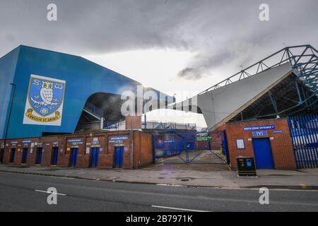 Allgemeine Ansicht außerhalb von Hillsborough, der Heimat des Sheffield Wednesday Football Club, nach der gestrigen Ankündigung, dass die englische Fußballliga alle Spiele bis Freitag, den 3. April 2020, ausgesetzt hat. Stockfoto