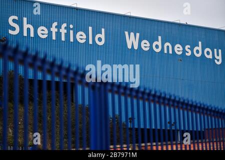 Allgemeiner Blick außerhalb von Hillsborough, dem Sitz des Sheffield Wednesday Football Club, nach der gestrigen Ankündigung, dass die English Football League alle Spiele bis Freitag, den 3. April 2020 ausgesetzt hat. Stockfoto