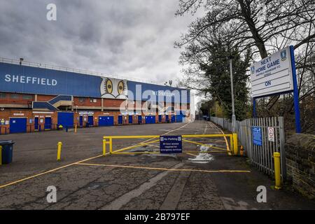 Allgemeiner Blick außerhalb von Hillsborough, dem Sitz des Sheffield Wednesday Football Club, nach der gestrigen Ankündigung, dass die English Football League alle Spiele bis Freitag, den 3. April 2020 ausgesetzt hat. Stockfoto