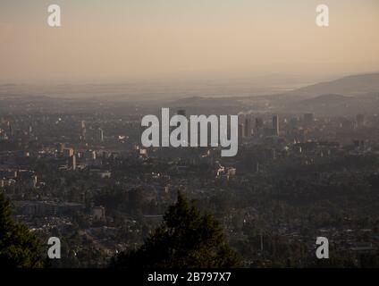 Ein Panoramablick auf die Stadt vom Berg Entoto, die Region Addis Abeba, Addis Abeba, Äthiopien Stockfoto