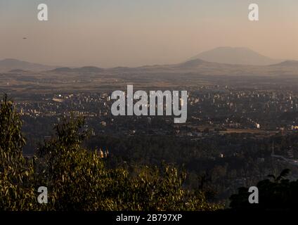 Ein Panoramablick auf die Stadt vom Berg Entoto, die Region Addis Abeba, Addis Abeba, Äthiopien Stockfoto