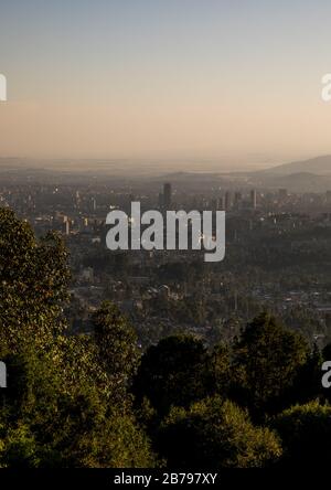 Ein Panoramablick auf die Stadt vom Berg Entoto, die Region Addis Abeba, Addis Abeba, Äthiopien Stockfoto