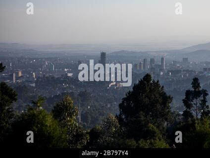 Ein Panoramablick auf die Stadt vom Berg Entoto, die Region Addis Abeba, Addis Abeba, Äthiopien Stockfoto