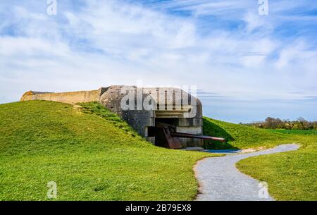 Longues sur Mer Deutscher Akku im zweiten Weltkrieg in der Normandie, Frankreich. Stockfoto