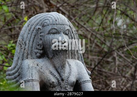 Eine Statue von Adepti in einem Dorf Stockfoto