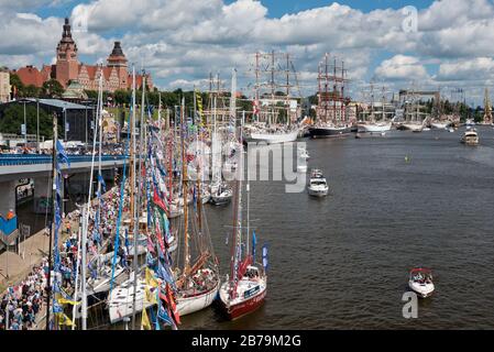 SZCZECIN, POLEN - 5. AUGUST 2017: Das Finale der Tall Ships Races 2017 in der Marine. Stockfoto