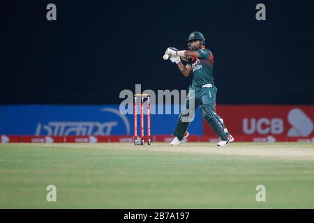 Der bangladeschische Eröffnungstreffer Liton Kumar das Fledermäuse gegen Simbabwe im 3. Und letzten ODI-Spiel von drei Match-Serien bei SICS, Sylhet, Bangladesch Stockfoto