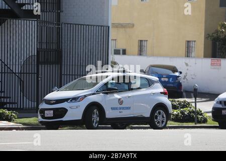 Parkplatzauto in den Straßen der Innenstadt VON LA geparkt Stockfoto