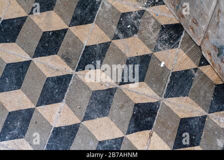 3D-Bodenfliesen im dreidimensionalen Würfeldesign, Essaouira, Marokko Stockfoto