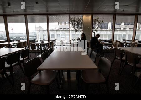 Ungewöhnlich ruhiges John Lewis Restaurant im beliebten Kaufhaus an der Oxford Street, West End, London, Großbritannien Stockfoto