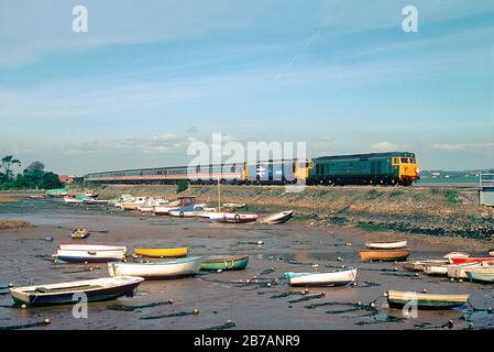 Ein Paar der Diesellokomotiven der Klasse 50 mit den Nummern 50050 "Fearless" und 50007 "ir Edward Elgar", die Pathfinder im Cockwood Harbour "The 50 Terminator" fahren. Stockfoto