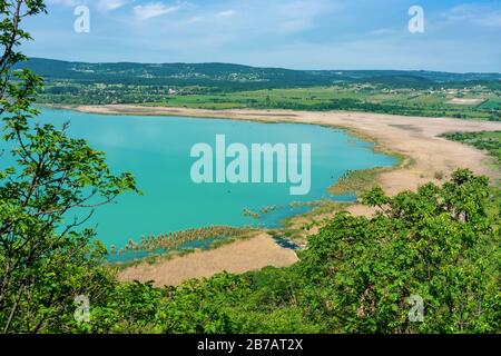 Arial Panoramablick auf den Plattensee ungarische Landschaft mit Schilfbeet Stockfoto