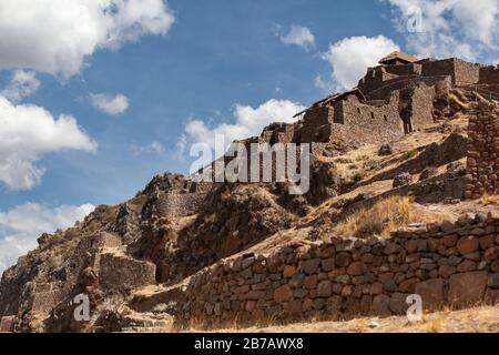 Trockenzeit in Pisaq ruines Peru Cusco Inka Trail Terrassen ruinierten Steinmauern Stockfoto