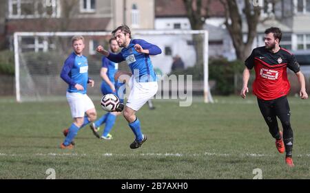 Brighton, Großbritannien. März 2020. Das Spiel muss weiterspielen - Trotz der Verschiebung aller Spiele der Premier League und English Football League bis zum 4. April in Großbritannien aufgrund von Coronavirus, Es gab keine Einstellung des Breitenfußballs, da Die Rednerleuchten Goring St Theresa's im Chairman Charity Cup Tie at Wish Road Recreation Ground übernahmen, waren Die Rednerinnen die überzeugenden Gewinner, die Goring 9-1Hove schlugen. Credit: James Boardman/Alamy Live News Stockfoto