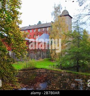 Attendorn, Deutschland - Herbstfarben im Burghotel Burg Schnellenberg in Attendorn, Deutschland. Im Kreis Olpe in Nord-Rhein-Westphali Stockfoto