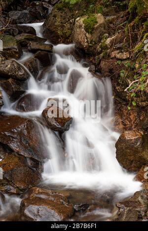 Wasserfall in Llyn Crafnant, Snowdonia, Nordwales Stockfoto