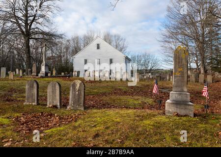 Harrington Meeting House in Bristol, Maine in den Herbstmonaten. Das 1772-1775 erbaute Meetinghouse wurde in das National Register of Historic aufgenommen Stockfoto